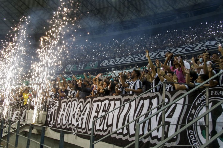 FORTALEZA, CE, BRASIL, 05.11.2021: Ceara x America Mineiro na Arena Castelão - Torcida (Thais Mesquita/OPOVO)