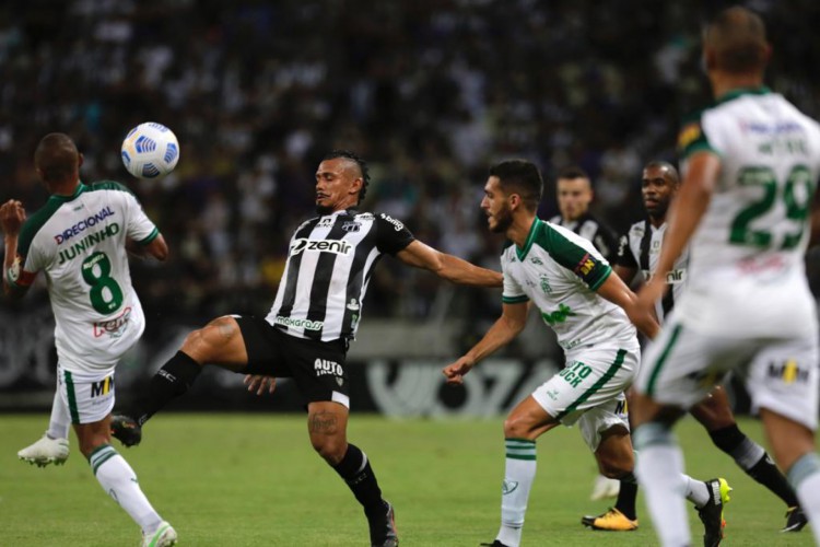 Fernando Sobral no confronto contra o América-MG