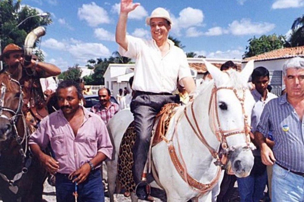 FHC durante visita ao Nordeste em 1994(Foto: José Varella/Estadão)