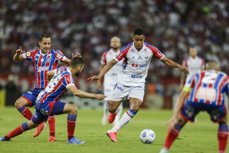 Fortaleza e Bahia voltam a se enfrentar após duelo na última rodada do Brasileirão que decretou o rebaixamento do Tricolor de Aço 