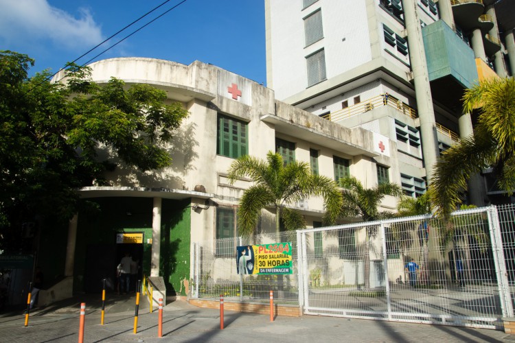 O Hospital Instituto José Frota comemora 85 anos. Na foto, a primeira sede do hospital, inaugurado em 1940, e o novo IJF, inaugurado em 1993.
