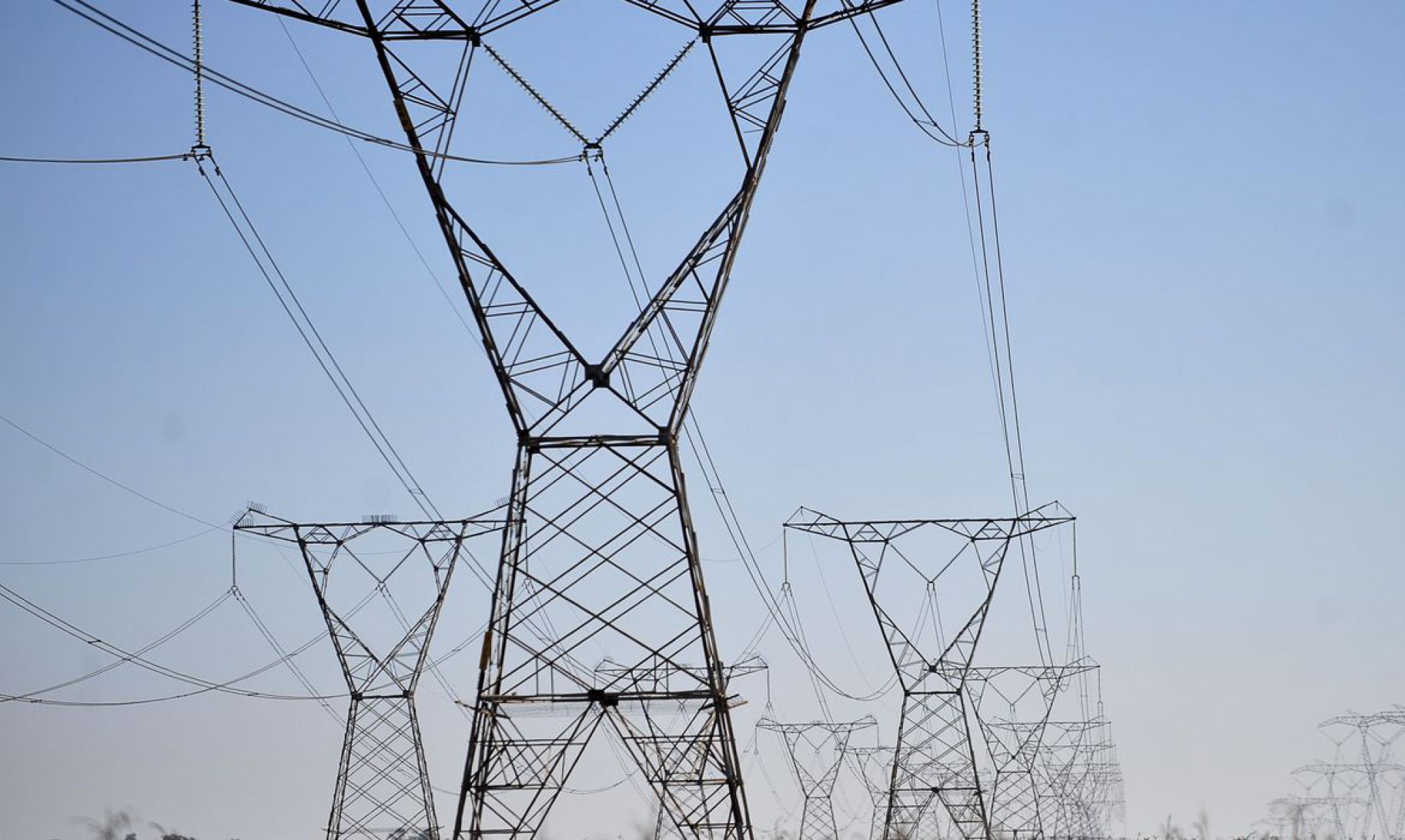 Aquisição de energia mais cara está pesando nos custos das empresas (Foto: Marcello Casal Jr/Agência Brasil)