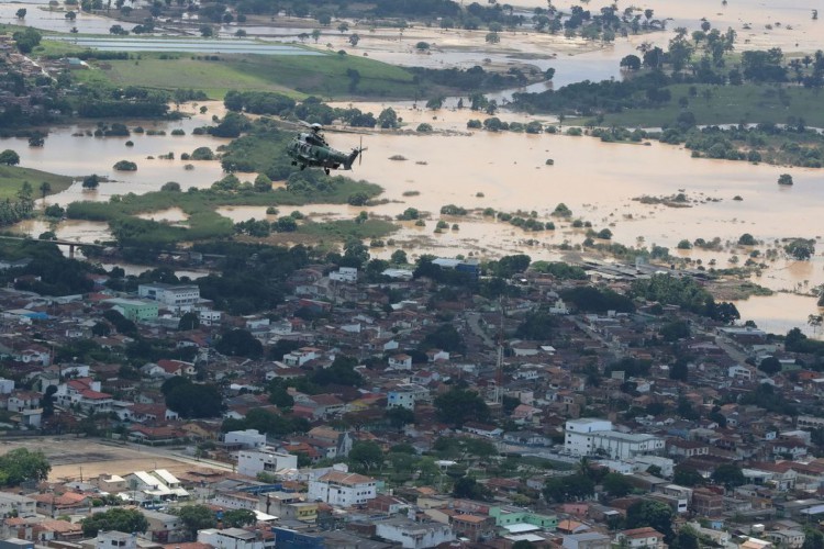 (Porto Seguro - BA, 12/12/2021) Presidente Bolsonaro sobrevoa  áreas atingidas por enchentes no Estado da Bahia.
Foto: Isac Nóbrega/PR