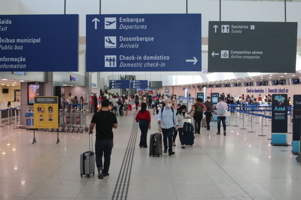 Movimentação no Aeroporto Pinto Martins (Foto: Bárbara Moira)