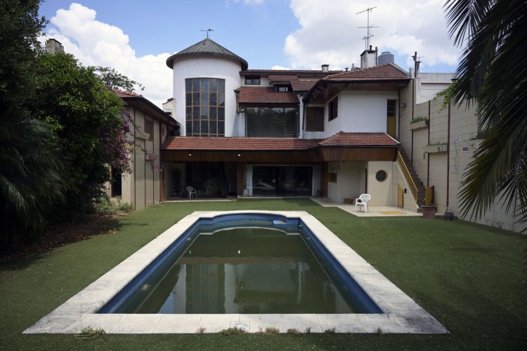 Vista de uma casa do falecido astro do futebol argentino Diego Maradona que será leiloada entre outros pertences em Buenos Aires