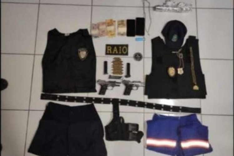 A Polícia Militar do Ceará (PMCE) prendeu dois suspeitos que estavam com pistolas e munições em veículo de aplicativo