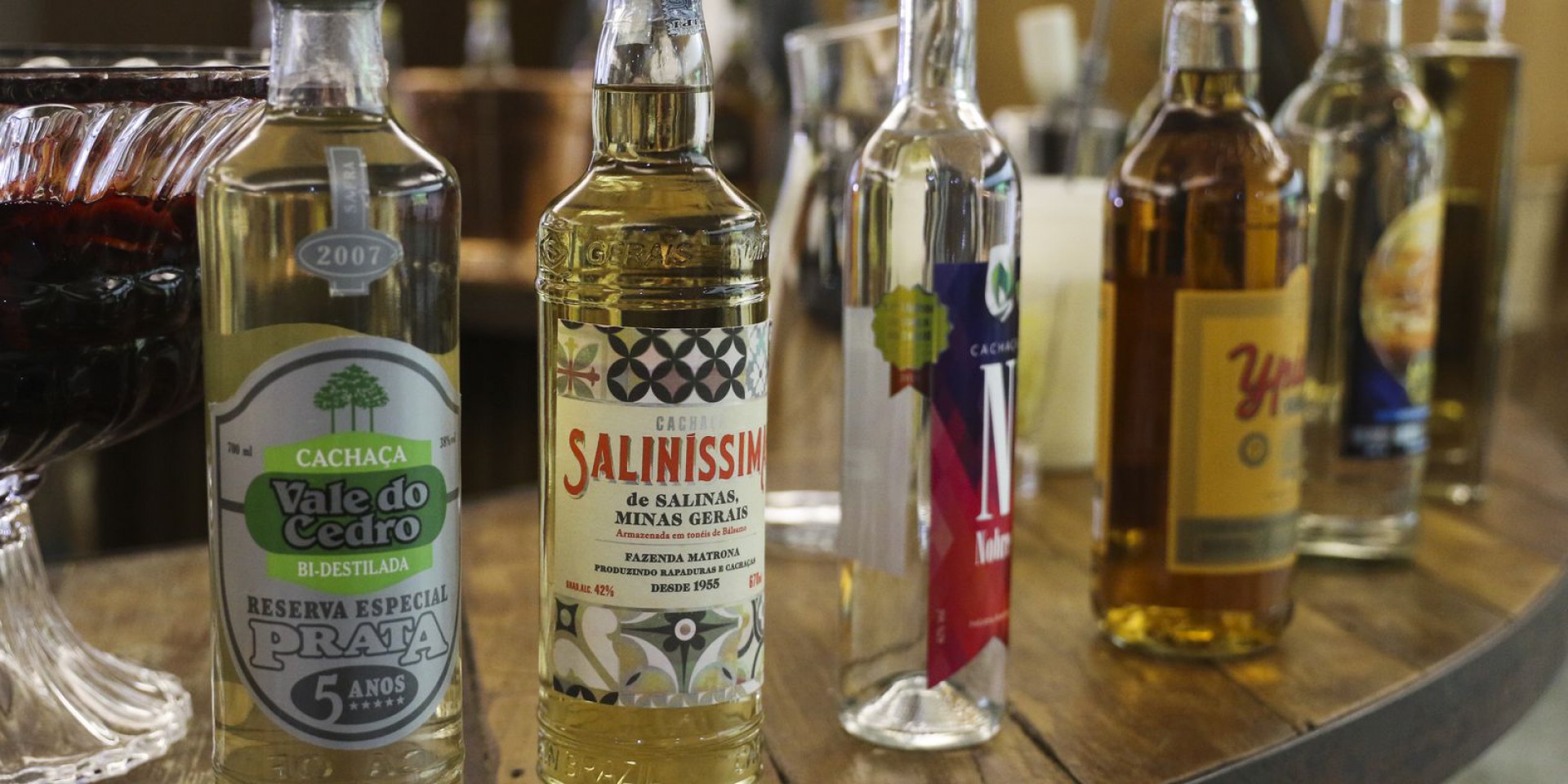 ￼ Cachaça brasileira é hoje exportada para 70 países. Em 2020, as vendas internacionais geraram receita de US$ 9,52 milhões (Foto: Valter Campanato/Agência Brasil)