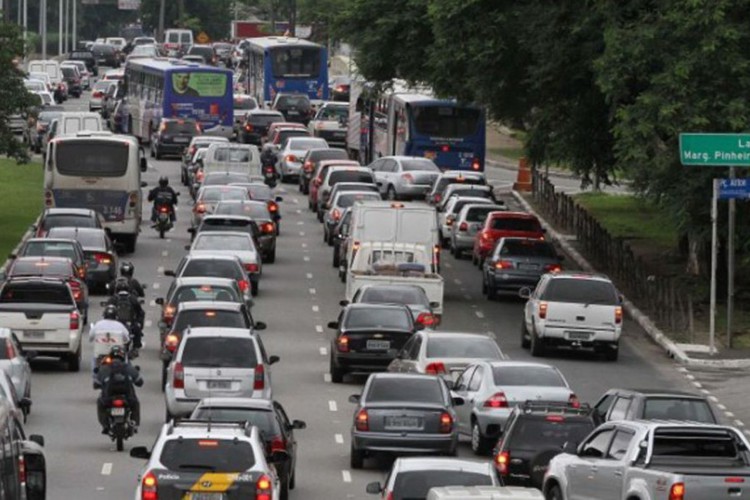 O dono do carro não faz sequer ideia de que tem vasculhada toda a sua vida nem que uso se faz delas, pois a decisão não é dele..