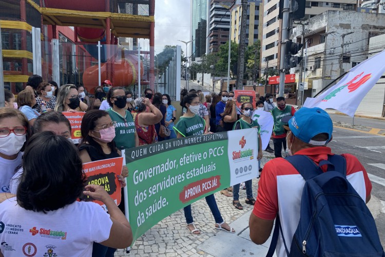 ￼MANIFESTANTES estiveram reunidos a cerca de 400 metros do Palácio da Abolição