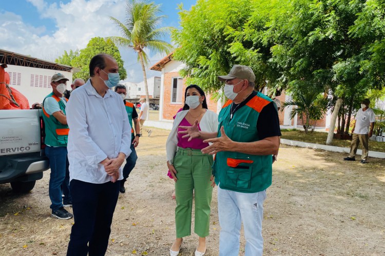 O secretário da Saúde do Ceará, Marcos Gadelha, e a secretária executiva de Vigilância e Regulação da Sesa, Ricristhi Gonçalves. 