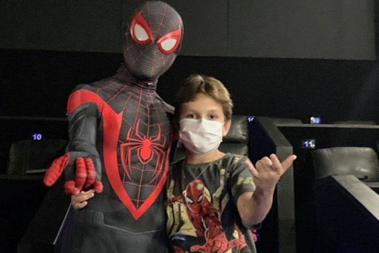 Até o Homem-Aranha participou da sessão especial para Arthur Ávila, de 10 anos