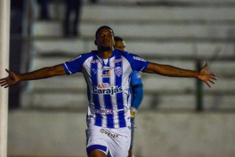 Acertado com o Ceará, Iury Castilho defendeu o CSA-AL em 2021, onde marcou 11 gols e deu cinco assistências. 