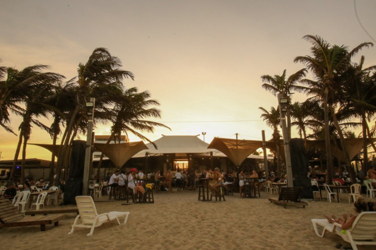 O restô de praia Guarderia Brasil, localizado no Praia do Futuro, promove o festival 