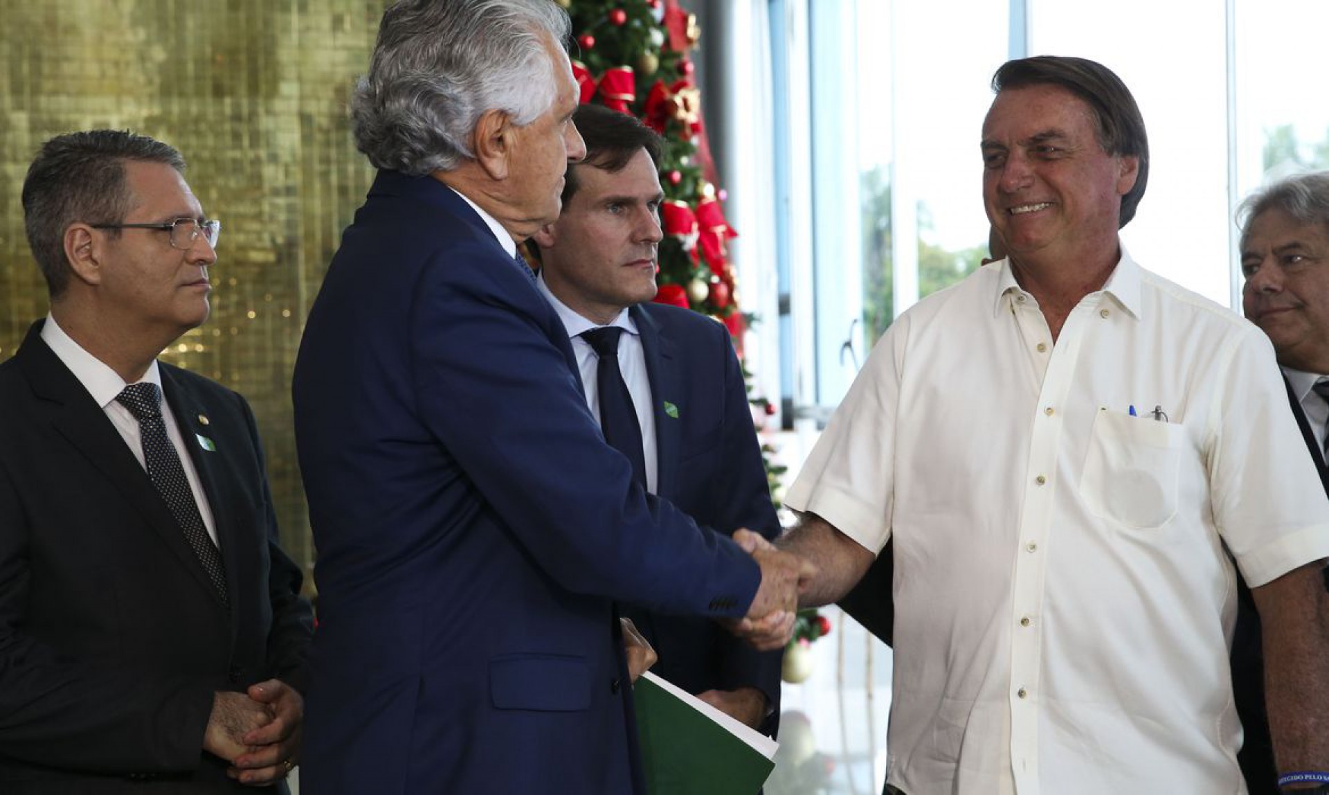 O governador de Goiás, Ronaldo Caiado e o presidente da República, Jair Bolsonaro falam à imprensa no Palácio da Alvorada (Foto: Antonio Cruz/Agência Brasil)