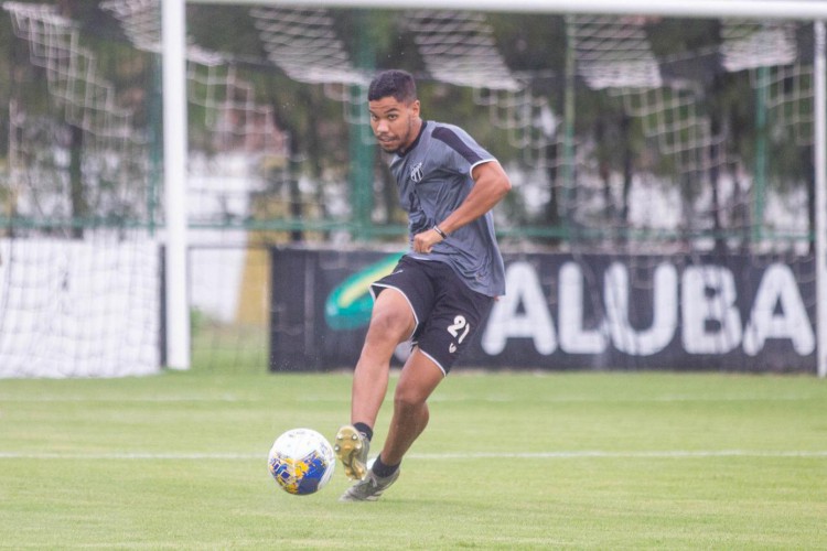 Alan Uchoa possui contrato com o Ceará até junho de 2023. 