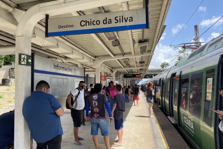 Trem defeituoso ficou parado na estação Alto Alegre, em Maracanaú, por mais de uma hora na manhã desta terça-feira, 28