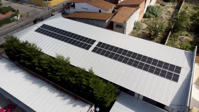 Implantação de energia solar em residências e comércios tem aumentado no Ceará