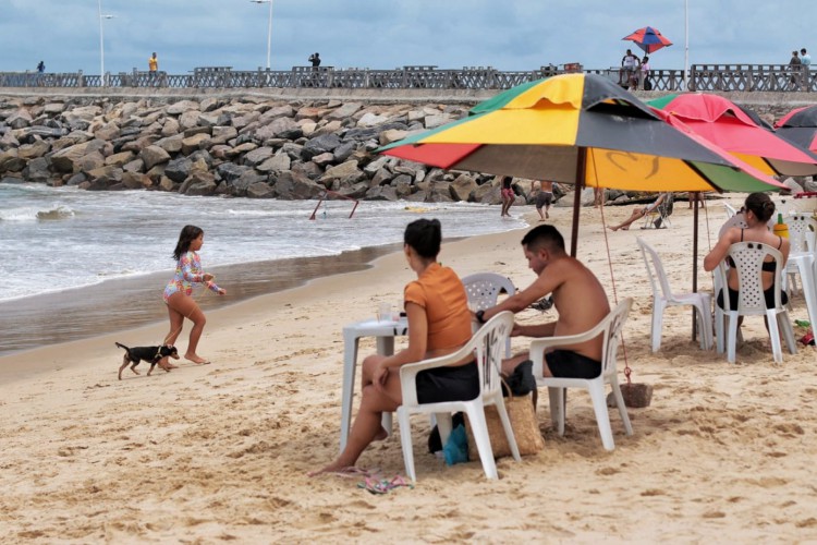 ￼ Pouca gente foi ontem à Praia de Iracema, em Fortaleza