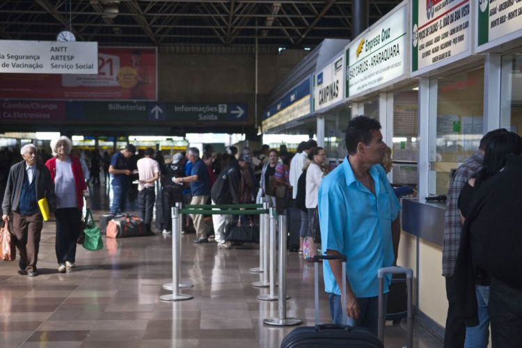  Passageiros transitam pelo Terminal Rodoviário do Tietê