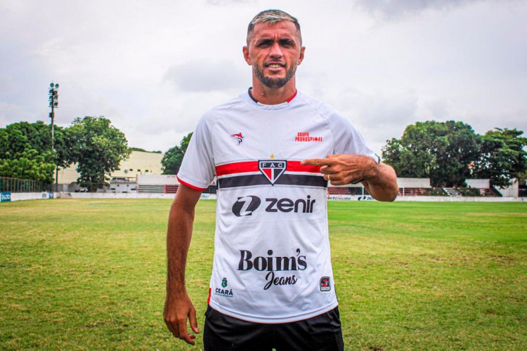 Atacante Edson Cariús assinou contrato com o Ferroviário até o final do Campeonato Cearense 2022