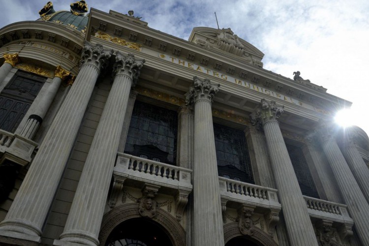  O corpo do cantor, compositor e violonista João Gilberto é velado no Theatro Municipal do Rio de Janeiro.