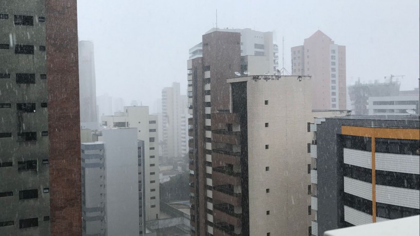 Domingo de chuva no Ceará: Fortaleza já tem sensação mais fria; veja imagens