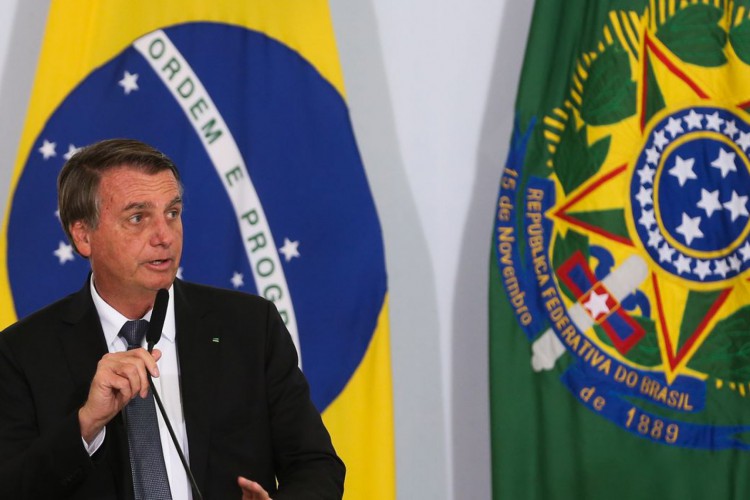 O presidente Jair Bolsonaro participa da solenidade de assinatura dos decretos do Auxílio Gás e do Programa Alimenta Brasil,  no Palácio do Planalto