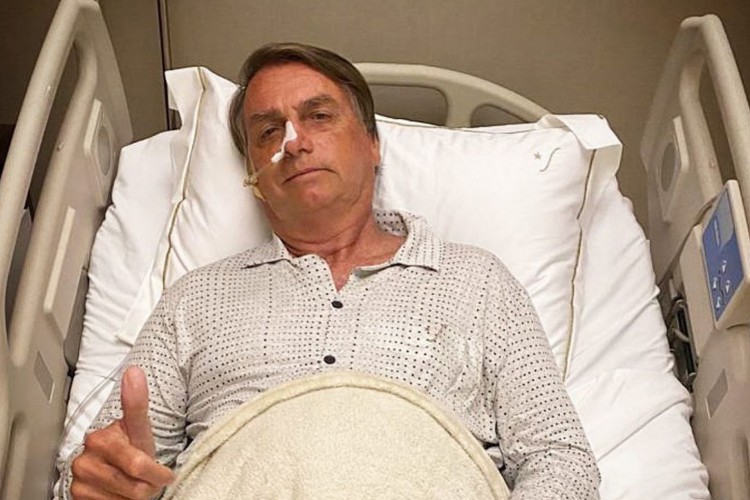 Presidente Bolsonaro está internado em São Paulo com novo quadro de obstrução intestinal.