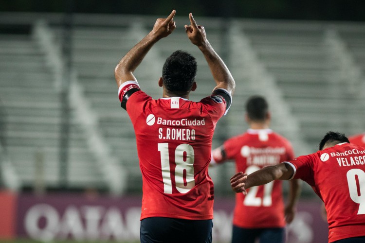 Atacante Silvio Romero comemora gol no jogo Fênix x Independiente, no estádio Alfredo Parque Victor Viera, pela Copa Sul-Americana