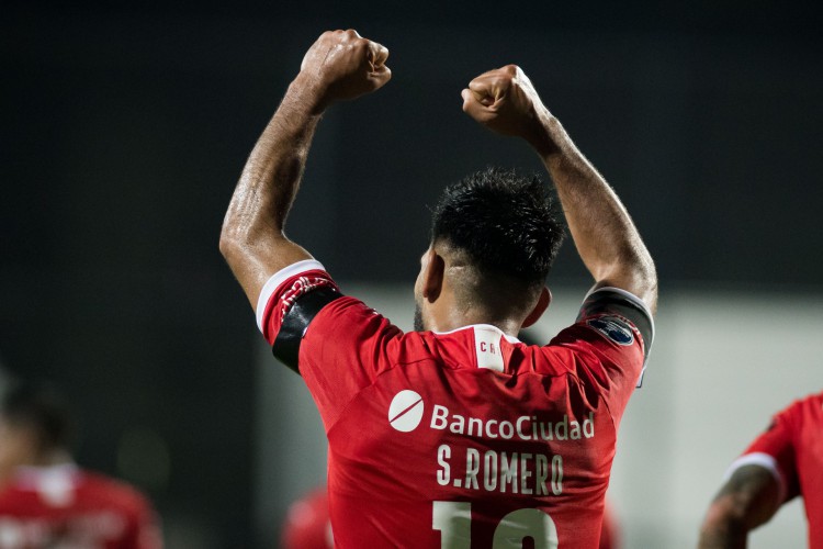 Atacante Silvio Romero comemora gol no jogo Fênix x Independiente, no estádio Alfredo Parque Victor Viera, pela Copa Sul-Americana