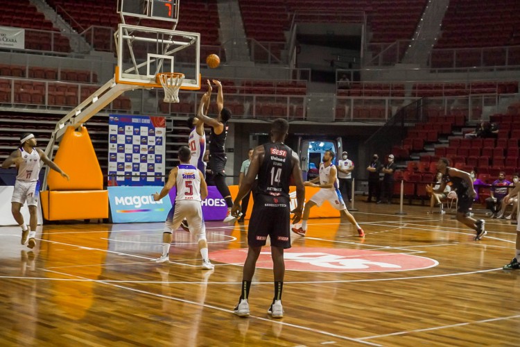 Fortaleza Basquete Cearense foi derrotado pelo Franca-SP por 110 a 64 no ginásio do CFO pela 11ª rodada do NBB