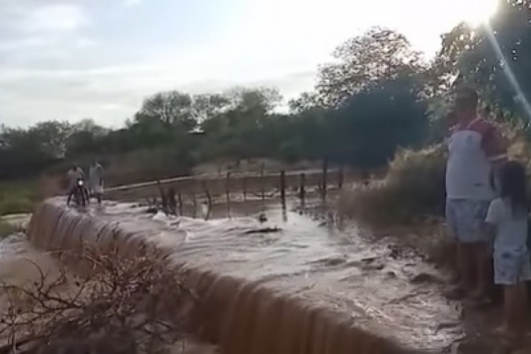 Chuvas em Tauá contribuíram com maior fluxo de água para o açude Santa Tereza