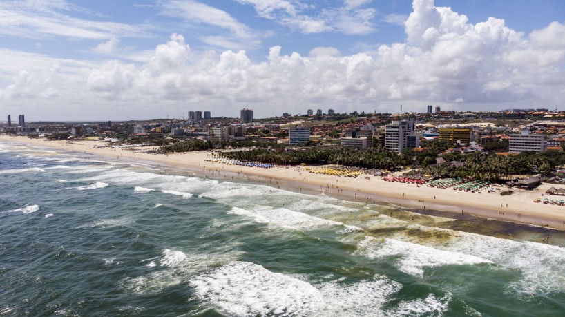 Vista aérea de Fortaleza a partir da Praia do Futuro