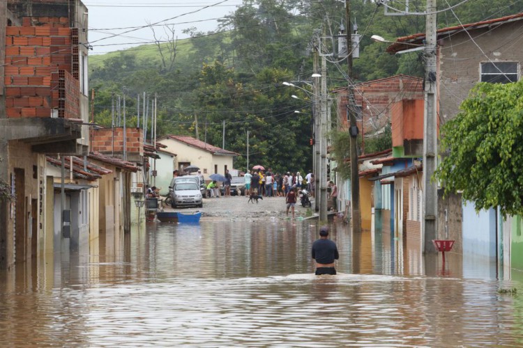 Governador garante assistência a cidades afetadas pelas chuvas nos vales do Mucuri e Jequitinhonha