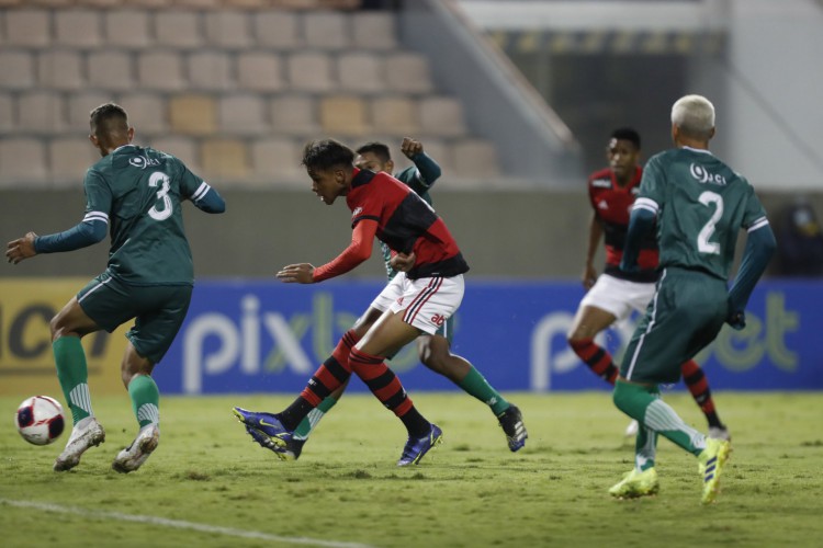 Flamengo goleia Floresta na Arena Barueri pela Copinha 2022