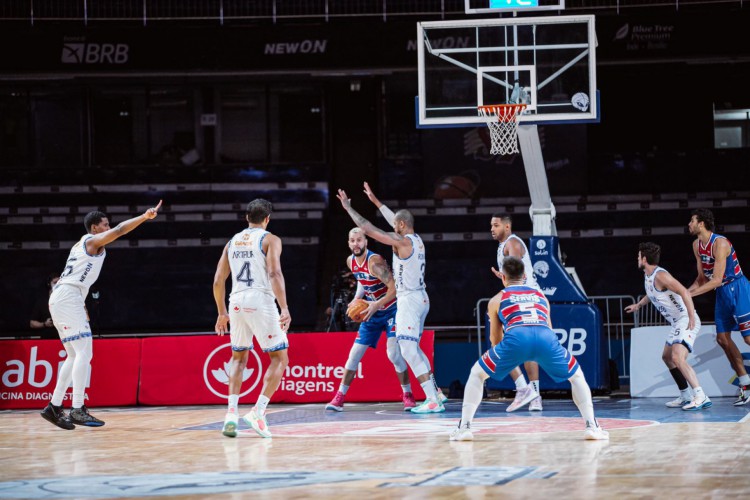 BRB Brasília e Fortaleza Basquete Cearense se enfrentaram na noite desta terça-feira, 11, na Arena BRB Nilson Nelson, em jogo válido pela última rodada do primeiro turno do NBB