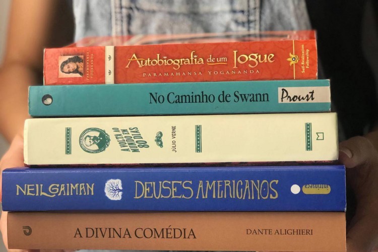 A cada ano, muitas pessoas colocam o hábito da leitura como uma das metas