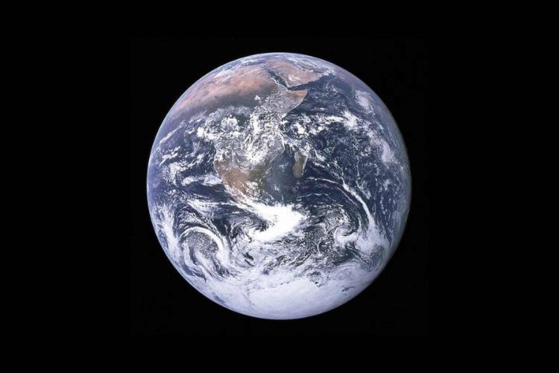 A fotografia The Blue Marble, tirada em 1972 pela Apollo 7, se tornou um símbolo da missão do desenvolvimento sustentável em proteger o planeta Terra; saiba o que esse conceito propõe  (Foto: DOMÍNIO PÚBLICO VIA WIKIMEDIA COMMONS)