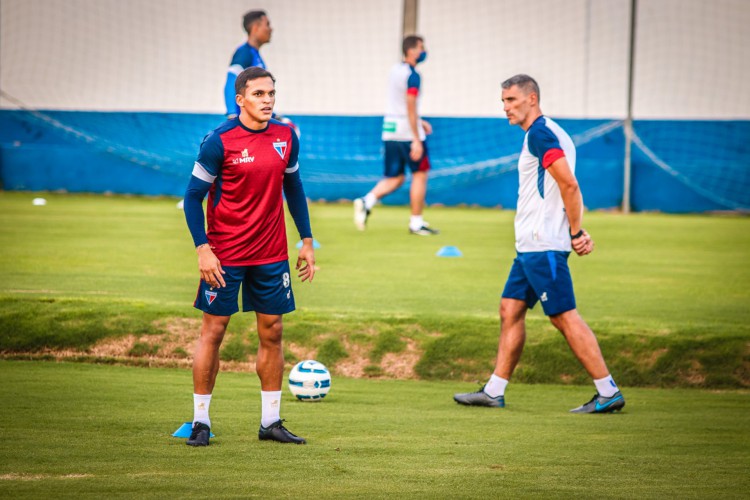 Atacante Robson em treino do Fortaleza no Centro de Excelência Alcides Santos, no Pici