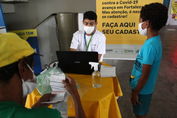 Terminal da Parangaba, em Fortaleza, é um dos pontos de cadastro de crianças para vacinação contra a Covid-19