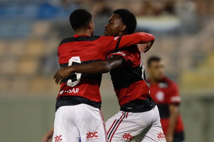 Flamengo venceu hoje, 27, a Portuguesa-RJ na estreia do Carioca 2022; resultado deu os primeiros três pontos pro Rubro-Negro na Taça Guanabara