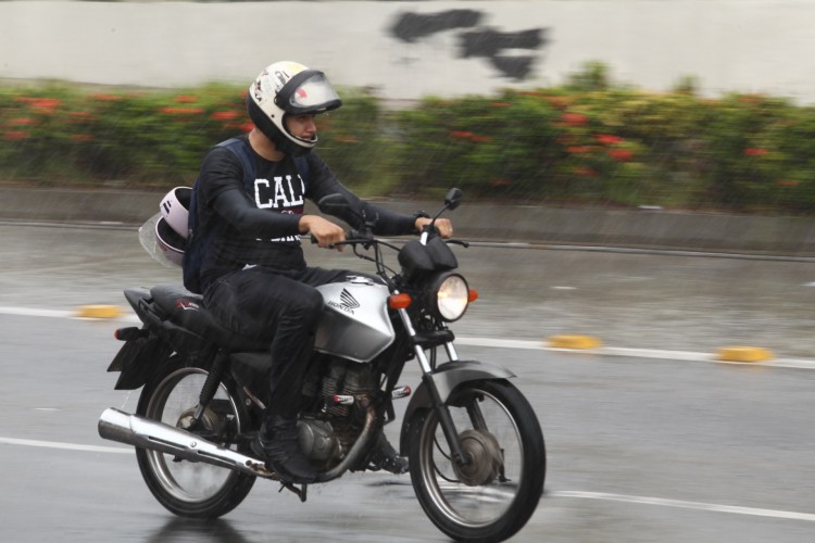 Motociclistas são as maiores vítimas de acidentes de trânsito durante o período chuvoso 