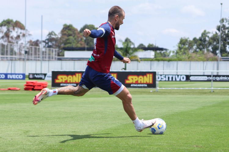 Meia Lucas Lima entrou no segundo tempo da partida entre Fortaleza e Botafogo-PB