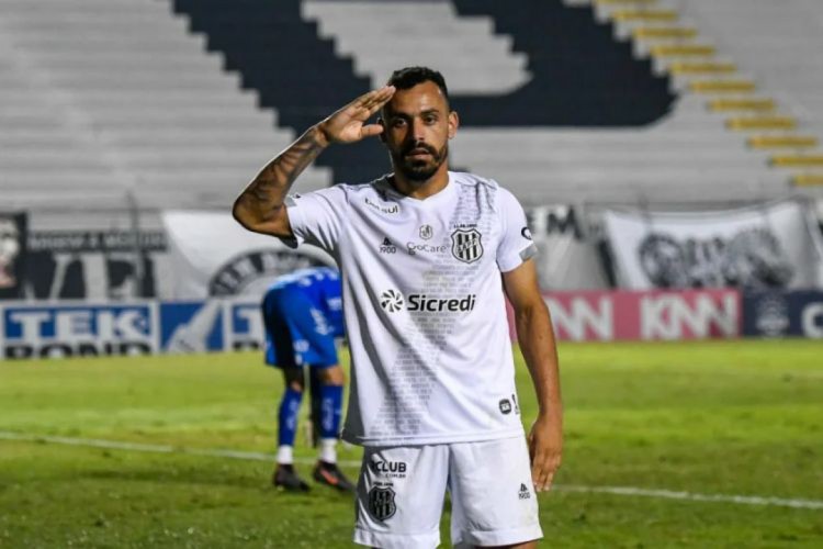 Atacante Moisés marcou 13 gols pela Ponte Preta em 2021