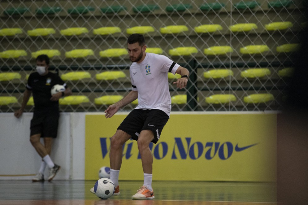 Destaque na Europa, Bruno Taffy celebra chance na seleção brasileira de  futsal: Maior sonho, Aguanambi-282