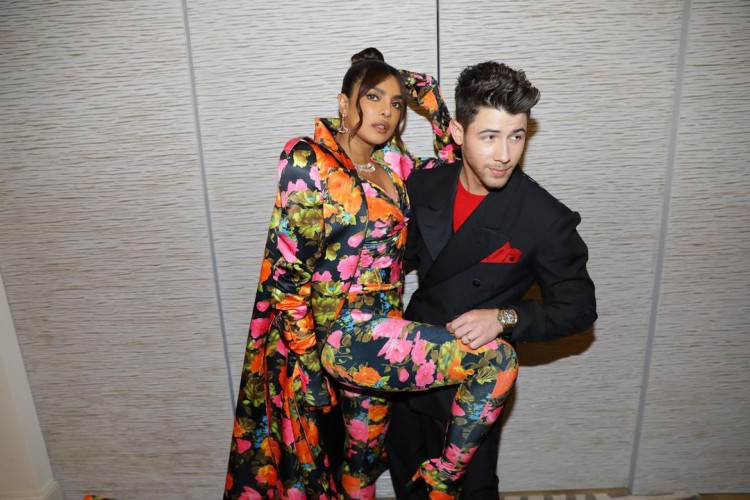 Nick Jonas e Priyanka Chopra anunciaram nascimento de filho