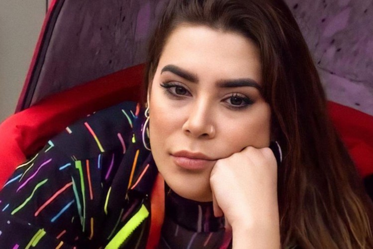 Após crise de ansiedade, Naiara pensa em desistir do BBB 22