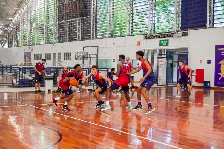 Fortaleza Basquete Cearense durante período de treinos antes da estreia no segundo turno do Novo Basquete Brasil