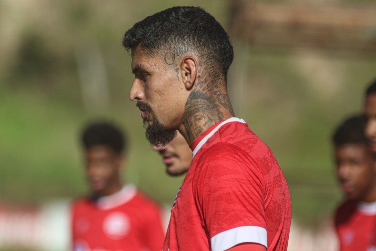 Zagueiro João Paulo em treino do Náutico no CT Wilson Campos