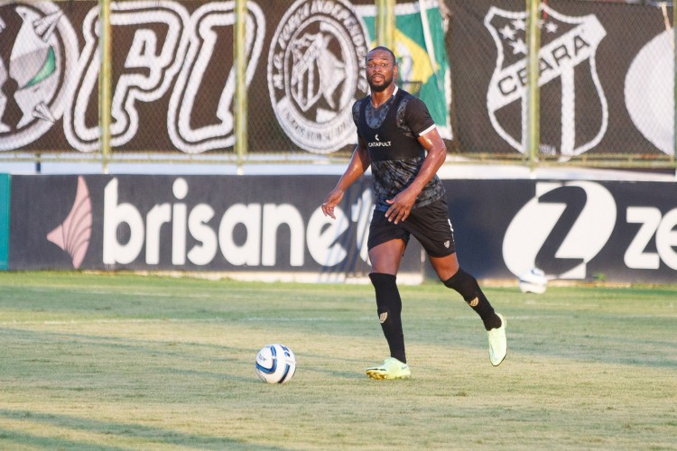 Na imagem, Luiz Otávio durante treino do Ceará em Porangabuçu. 